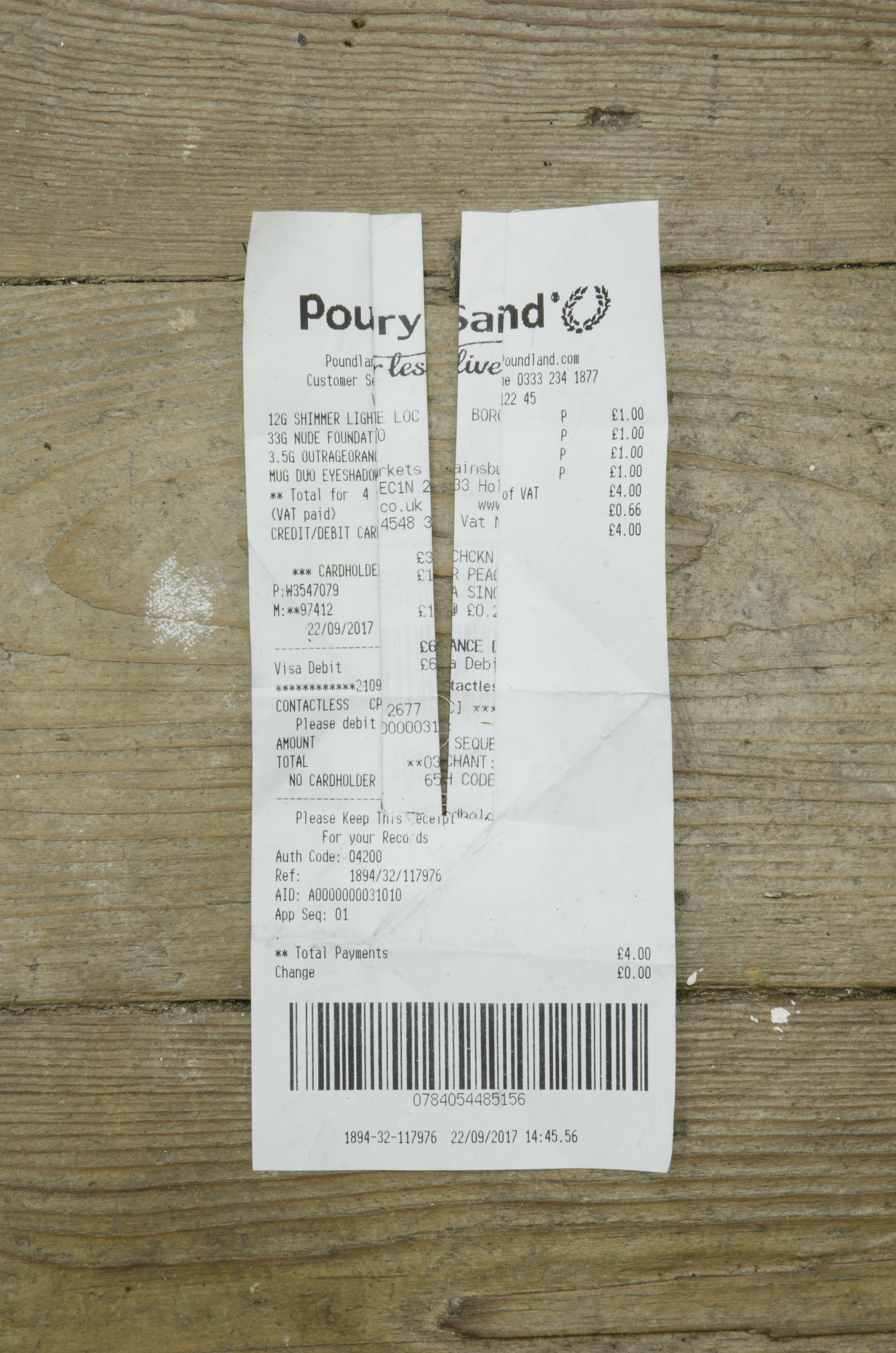 Welt (16)2017Receipt and thread.18 x 7 cm