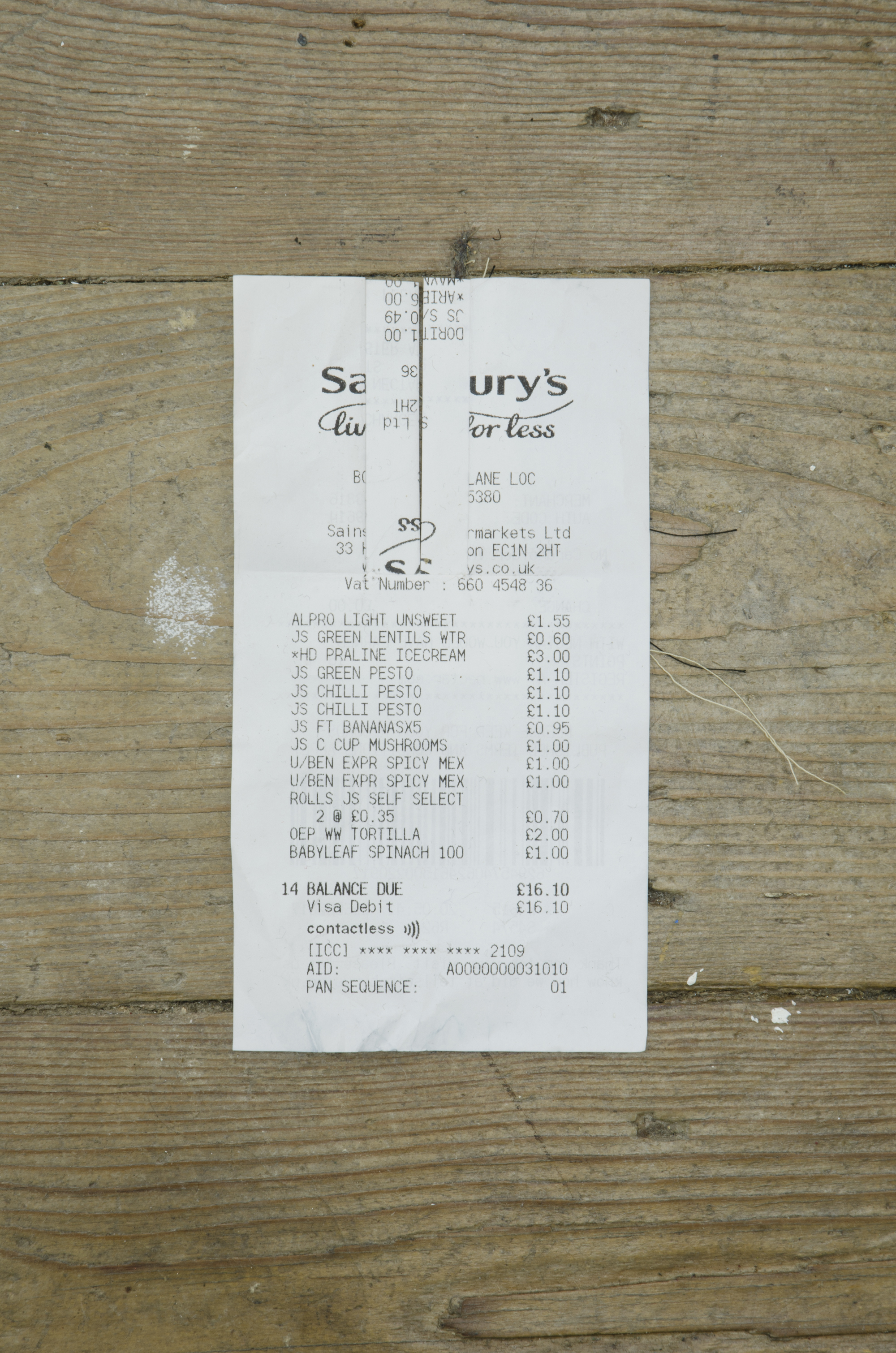 Welt (13)2017Receipt and thread.14 x 6 cm